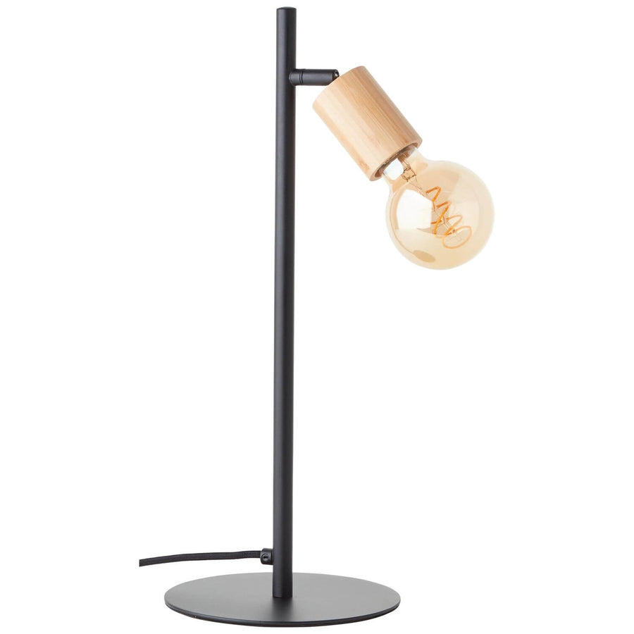 Vue de trois quarts du luminaire, bras métallique noir et douille en bambou orientable.