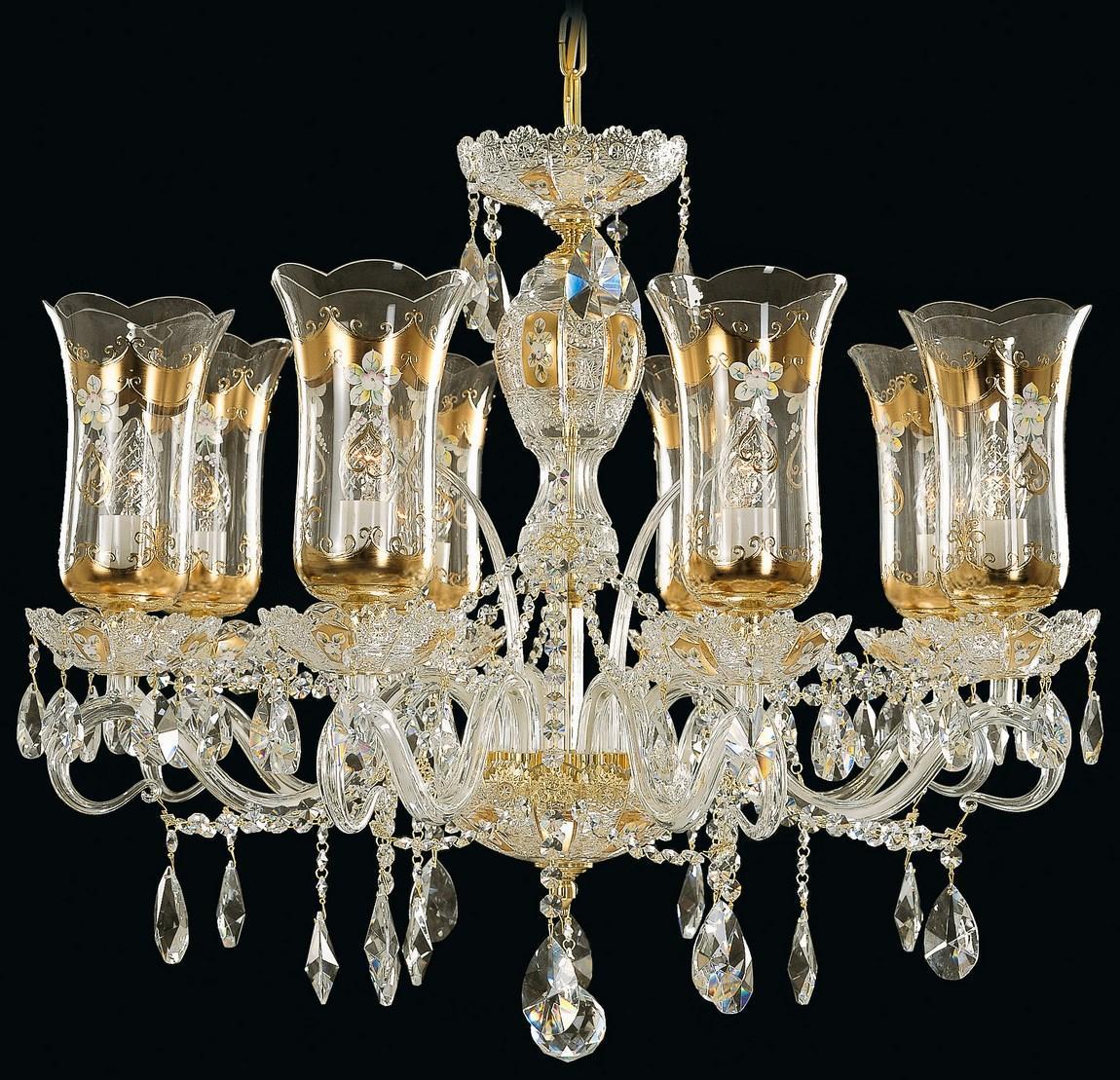 Lustre classique à huit bras en cristal et doré, vue de face complète