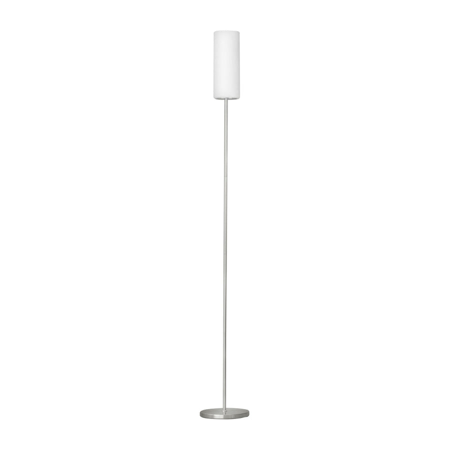 Lampadaire entier de face sur fond blanc, pied fin nickel et abat-jour cylindrique blanc.