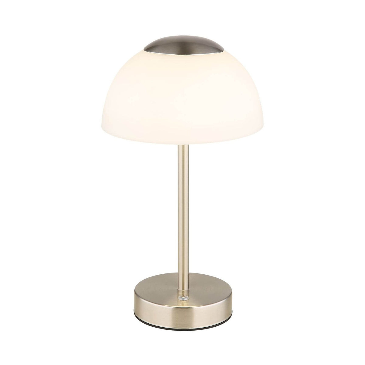 Lampe à poser de face sur fond blanc, abat-jour dôme et pied nickel satiné