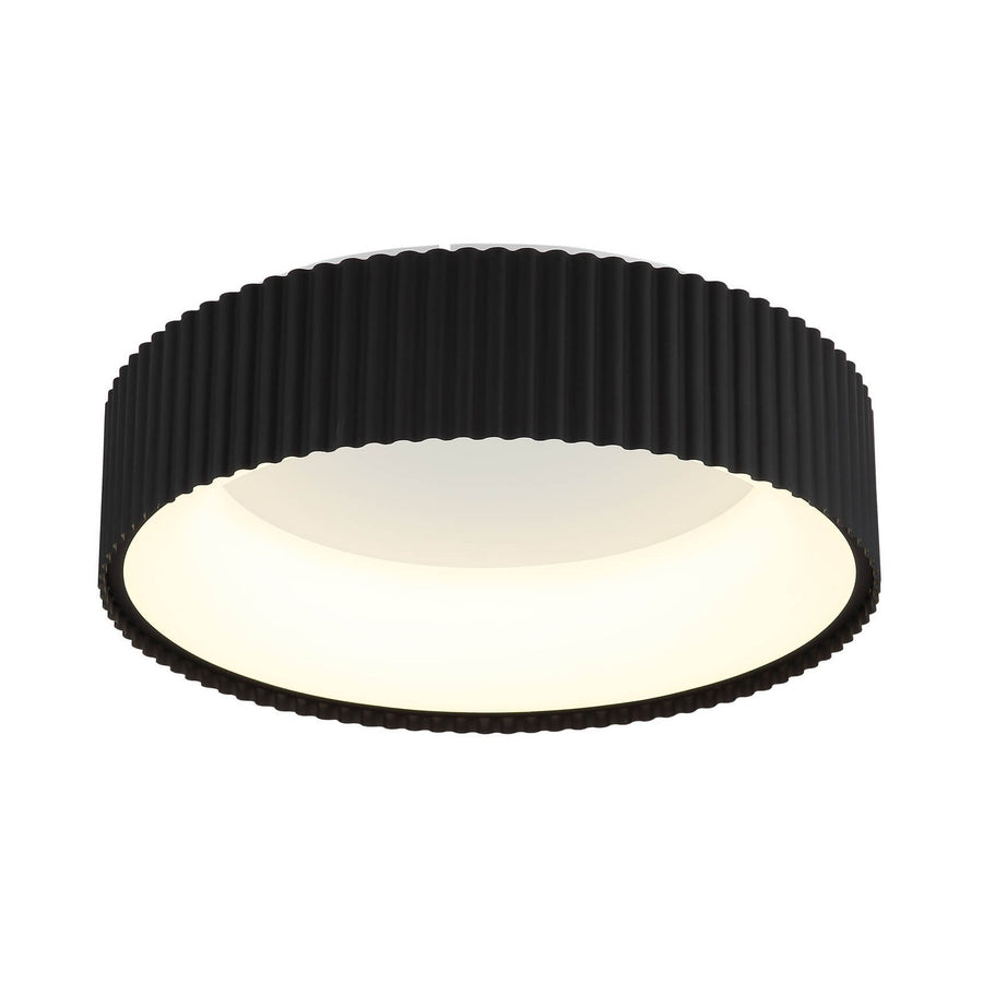 Plafonnier rond noir cannelé présenté de face, allumé, sur fond blanc