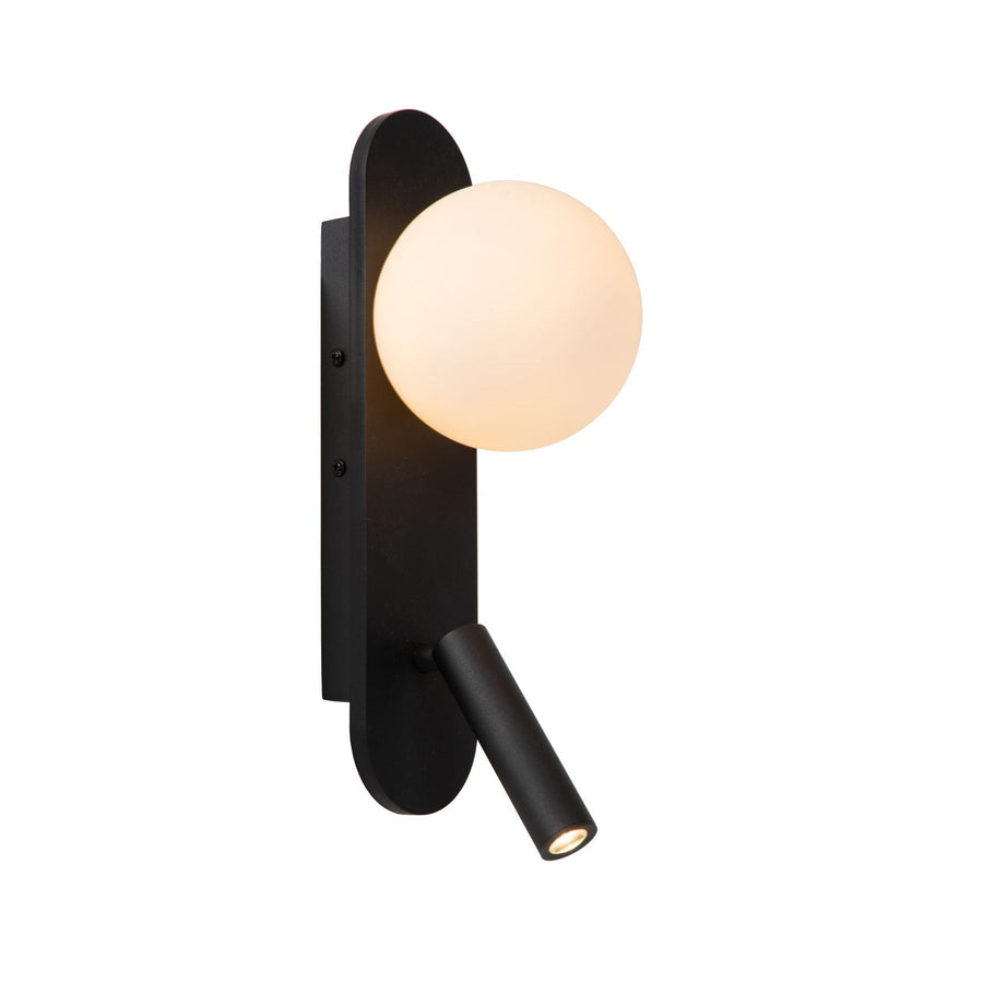 Applique murale noire avec globe en verre opale et liseuse cylindrique orientable.