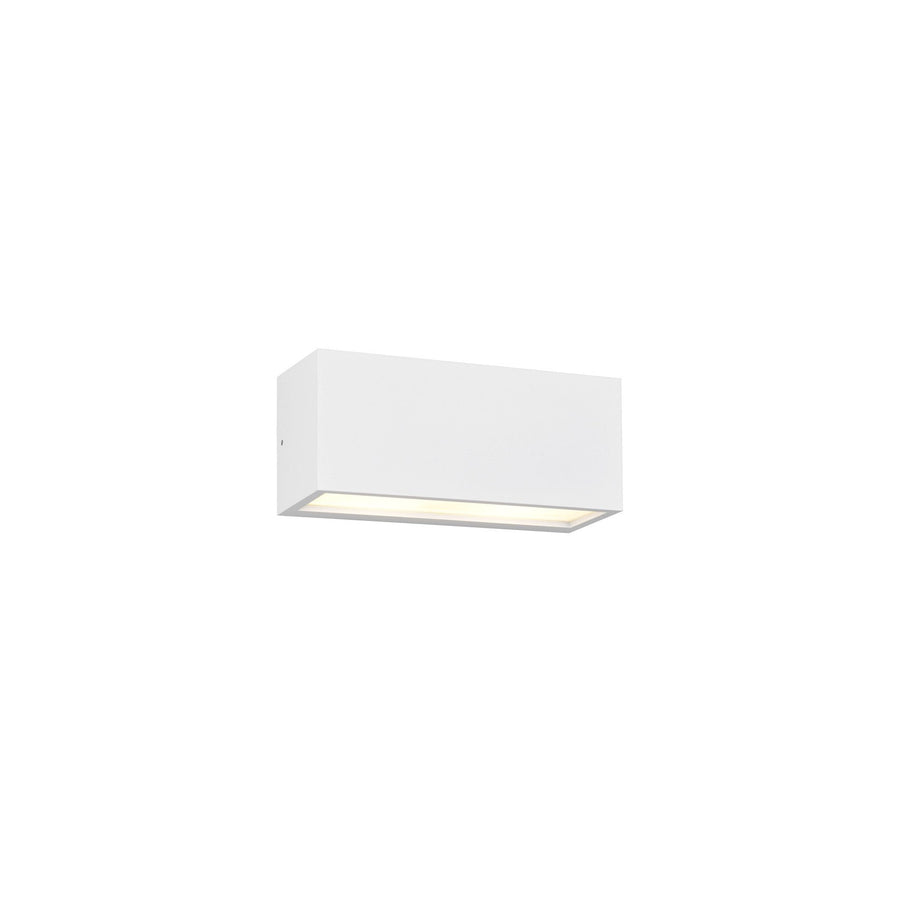 Vue de trois quarts du luminaire mural blanc rectangulaire avec éclairage inférieur allumé.