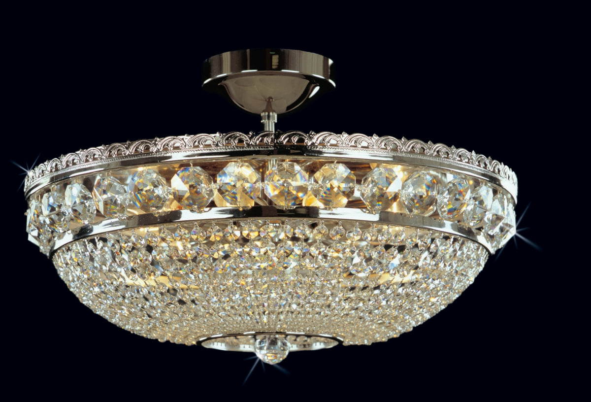 Même luminaire en finition nickel brillant, détail de la bordure festonnée et des cristaux