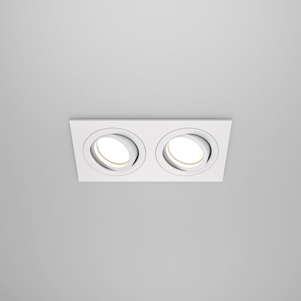 Vue de face d'un spot double encastré blanc, deux cercles lumineux alignés