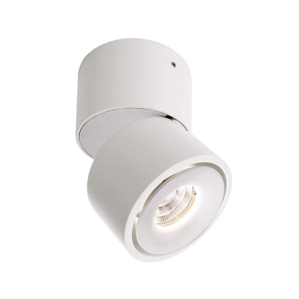 Spot blanc orientable vu de biais, lentille LED allumée et reflets