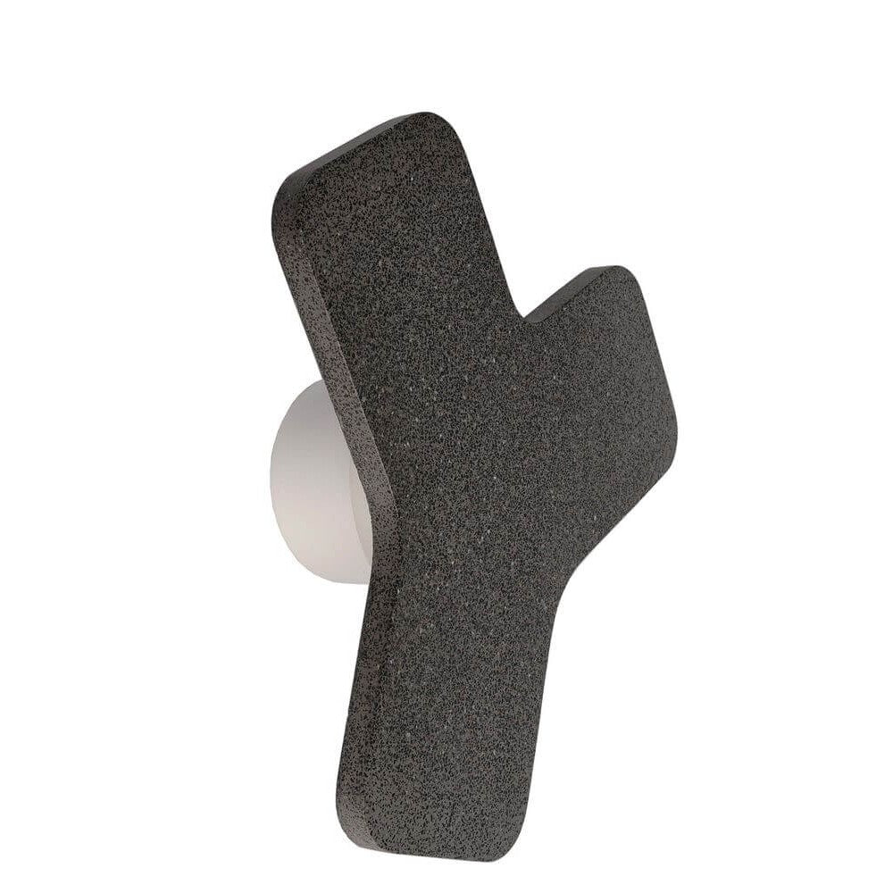 Applique murale de face en forme de croix irrégulière, béton gris et socle blanc