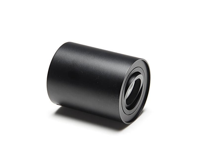 Spot noir présenté en perspective, corps cylindrique et collerette frontale en aluminium.