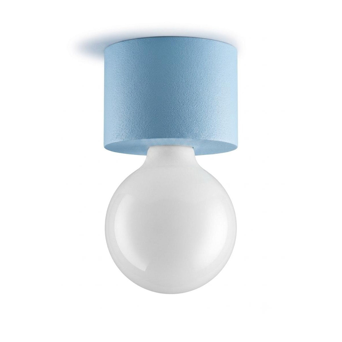 Applique murale bleu clair avec abat-jour cylindrique et globe blanc.