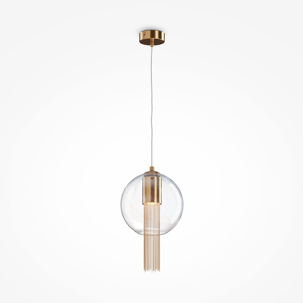 Luminaire suspendu seul sur fond blanc, sphère de verre et franges dorées