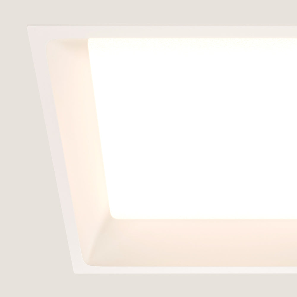 Autre angle rapproché du cadre blanc et de la surface éclairante.