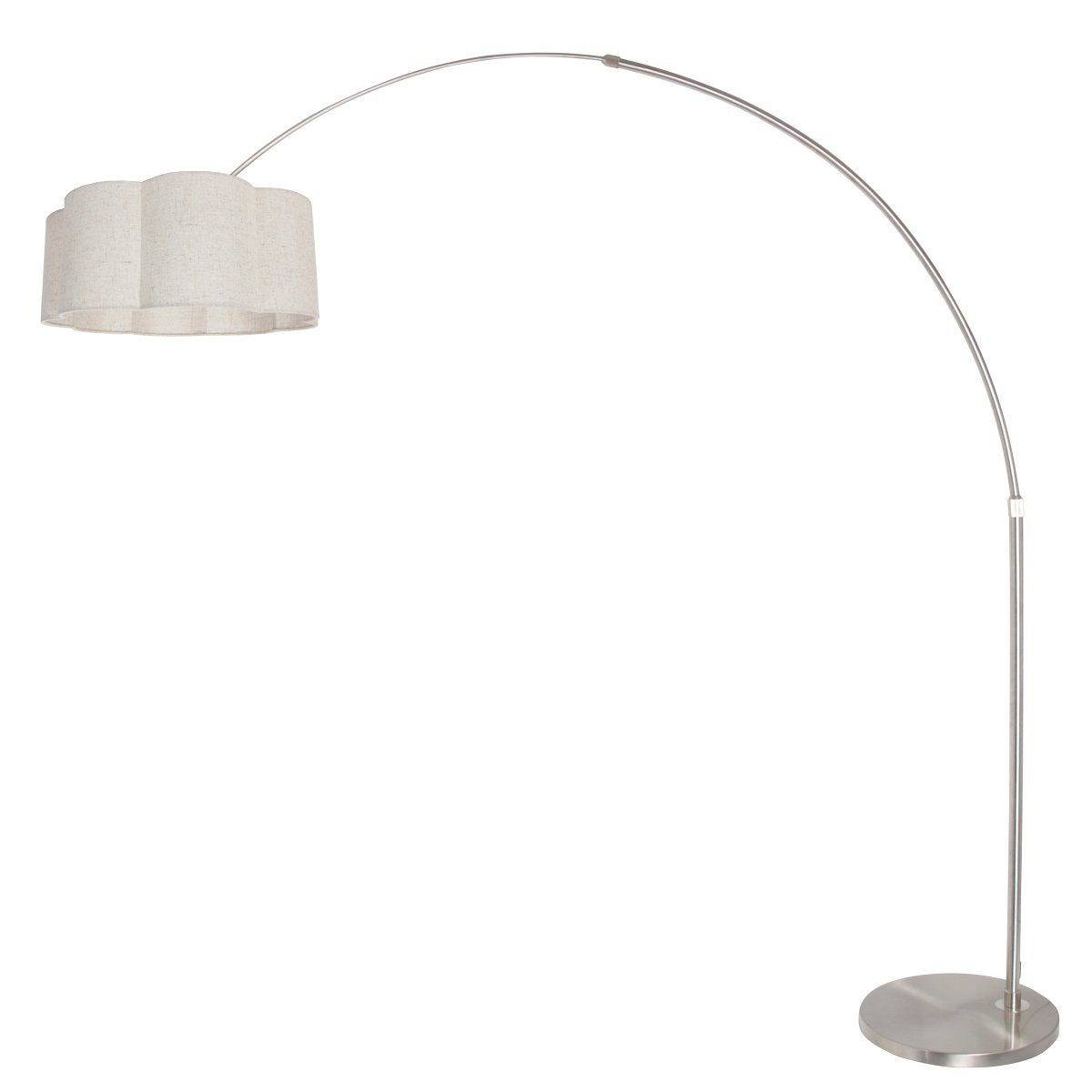 Vue inversée du lampadaire arc argenté, abat-jour crème à gauche et base à droite
