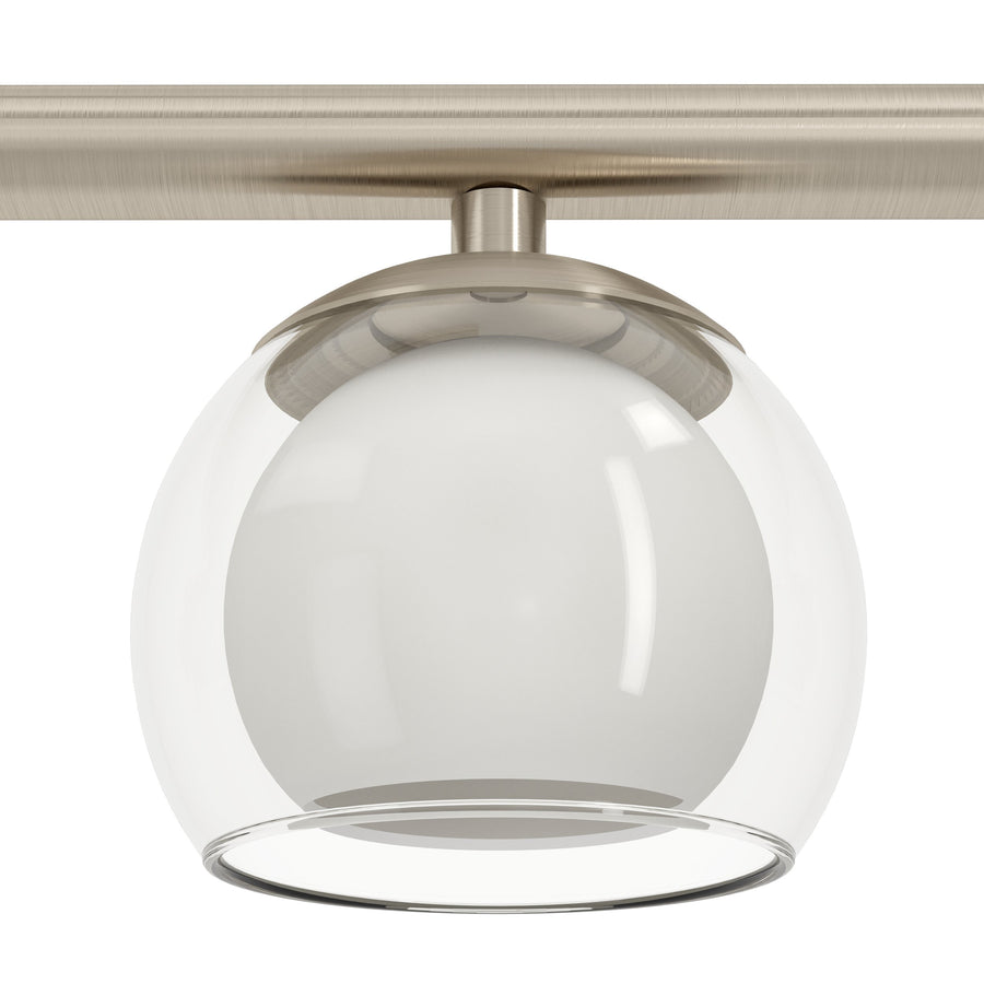 Gros plan sur un globe de verre et son diffuseur blanc, finition nickel brossé
