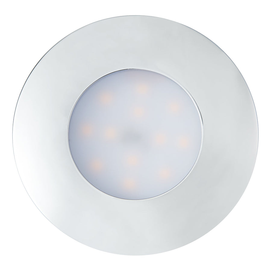 Gros plan de face sur la lentille et les diodes LED du spot