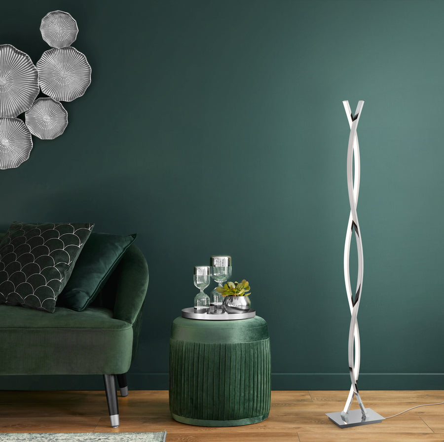 Mise en ambiance devant mur vert bouteille, fauteuil velours et table ronde