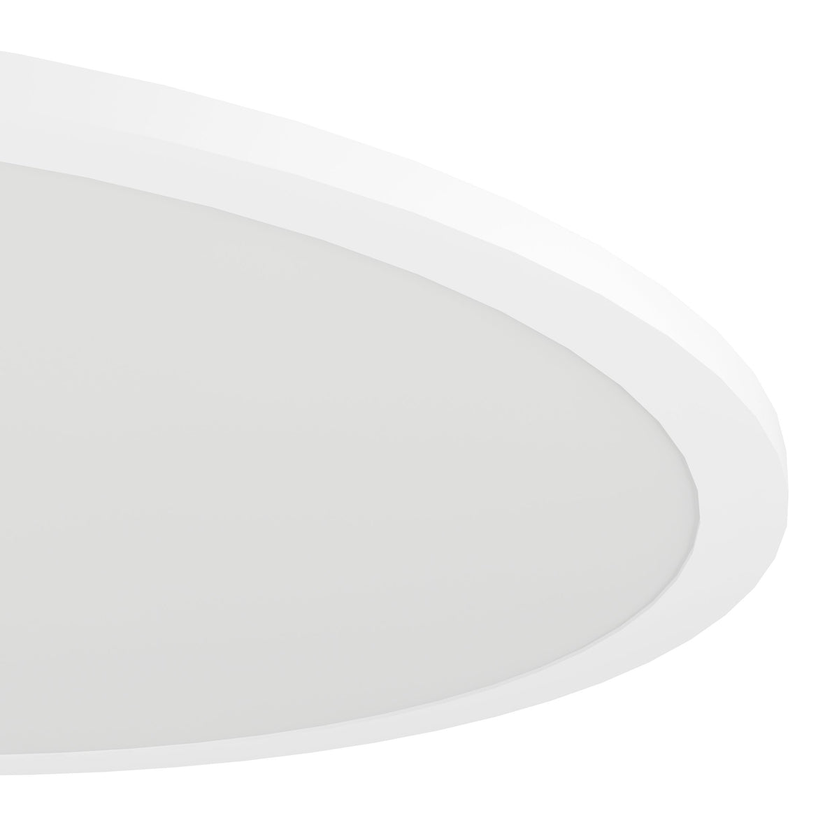 Gros plan sur le bord fin et la surface opaline du luminaire