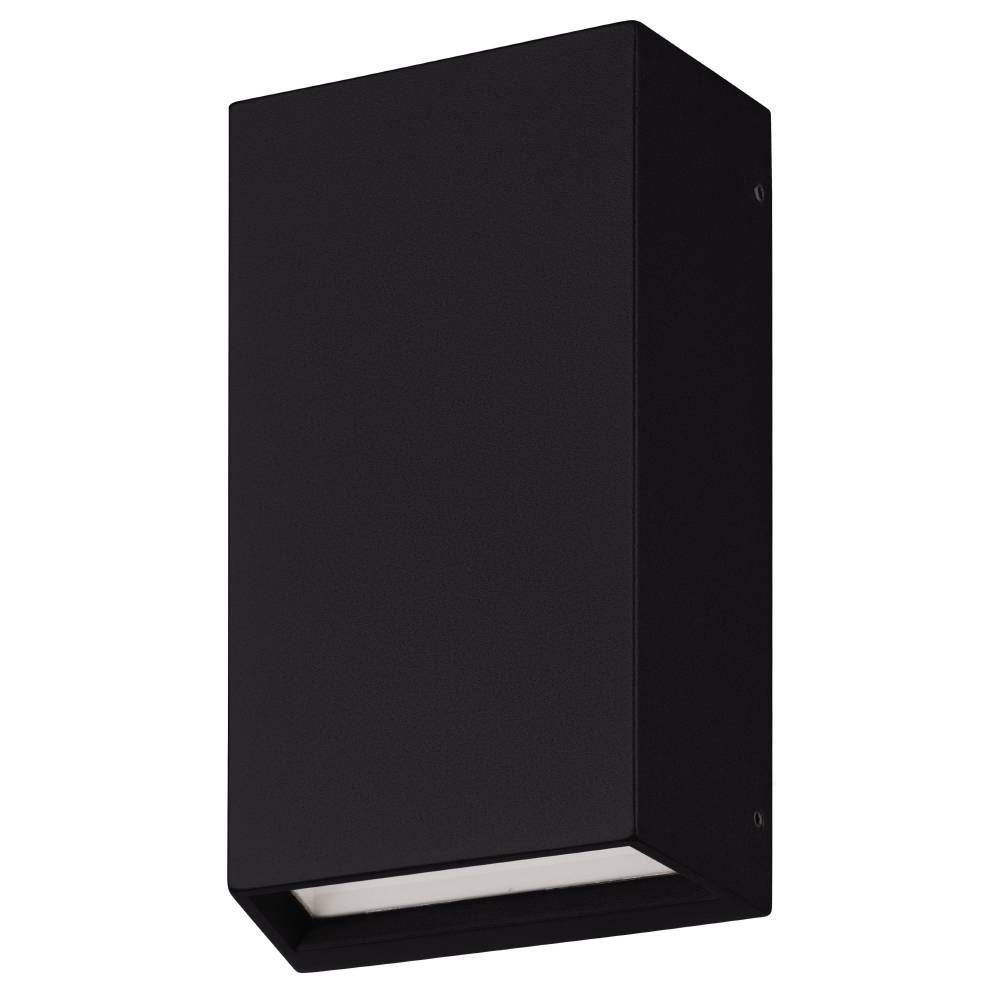 Applique noire rectangulaire vue de trois quarts sur fond blanc, diffuseur en bas