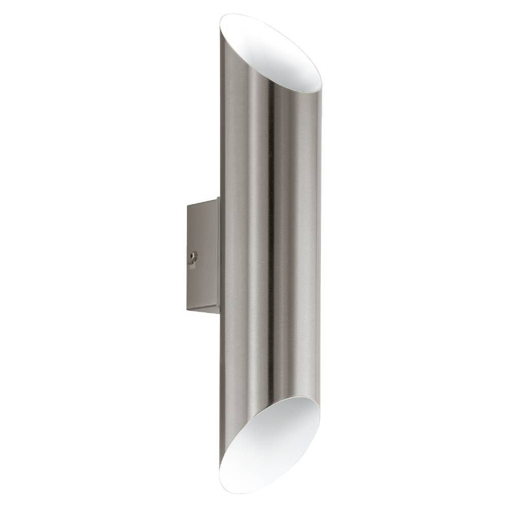 Vue de trois quarts de l'applique cylindrique en inox avec intérieur blanc et fixation murale.