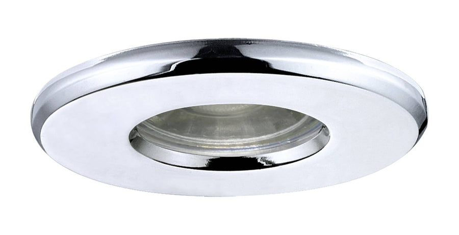 Gros plan sur la finition chromée et l'anneau métallique réfléchissant du luminaire