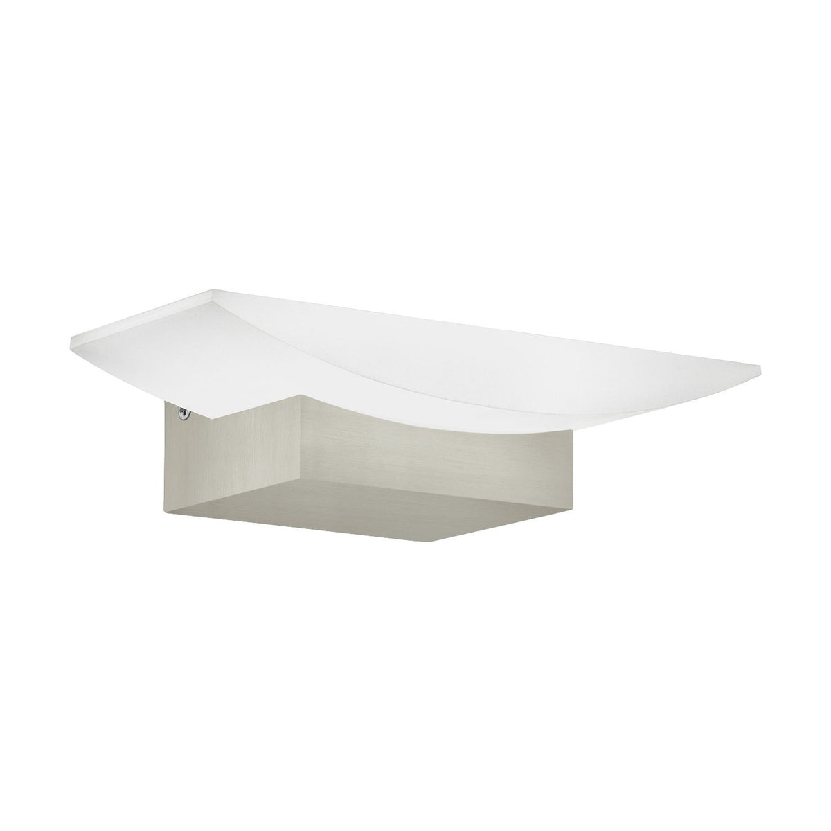 Vue de trois quarts du luminaire mural blanc sur fond neutre, capot galbé et base aluminium