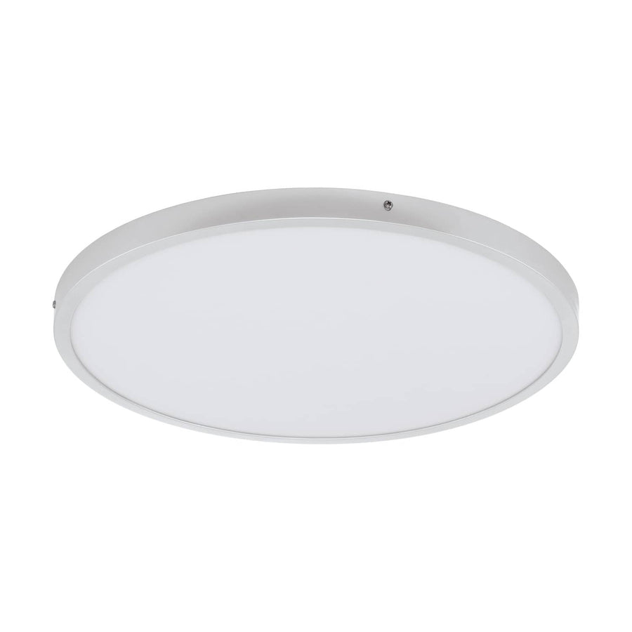Vue de dessous du plafonnier rond au cerclage argenté et diffuseur blanc satiné