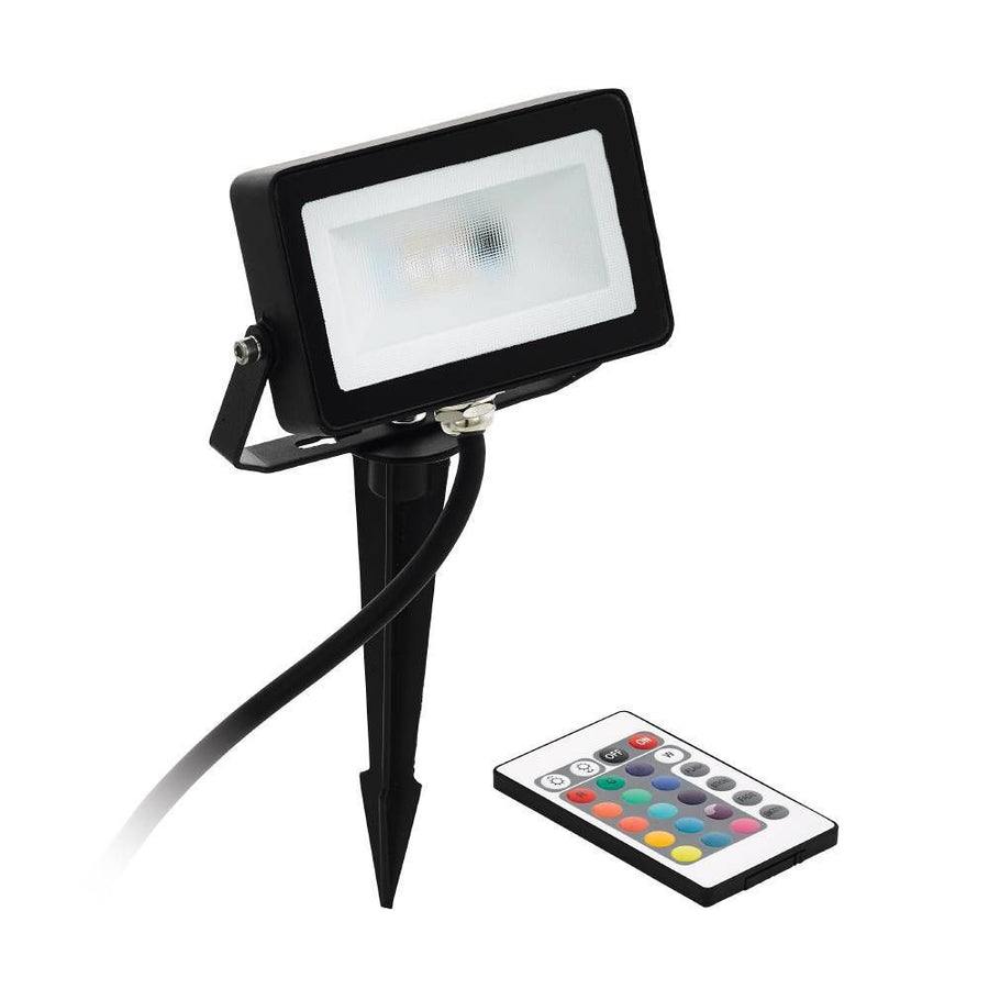 Vue de face sur fond blanc, projecteur noir et sa télécommande multicolore
