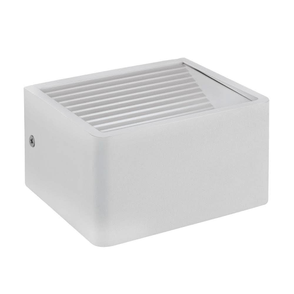 Vue isolée du luminaire mural blanc rectangulaire avec grille striée.