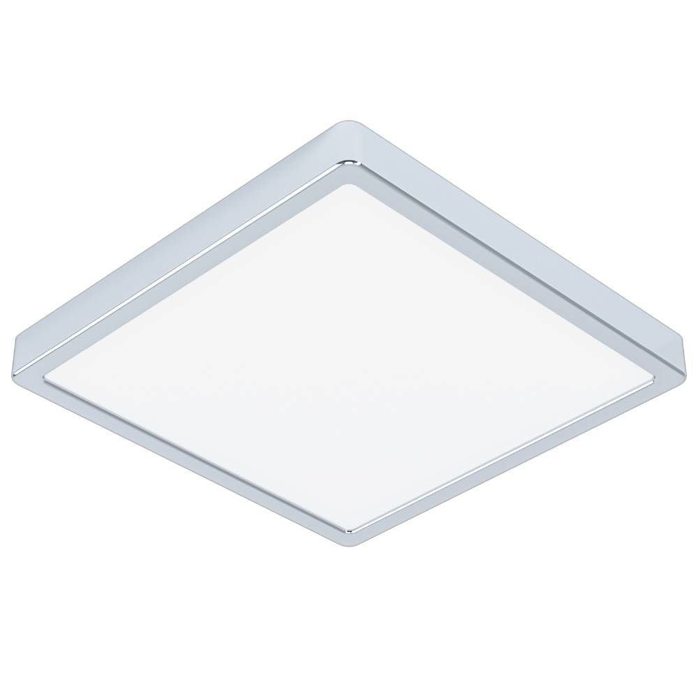 Vue de face du plafonnier carré, cadre chromé et diffuseur blanc uniforme sur fond neutre.