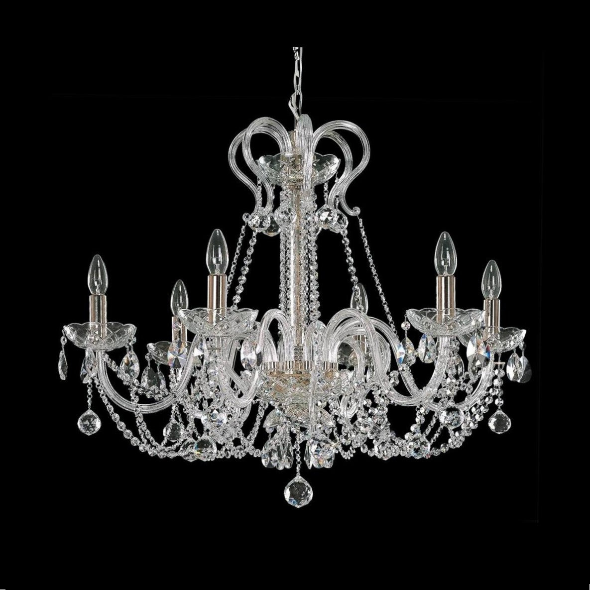 Lustre en cristal à neuf bras, vue de face sur fond noir