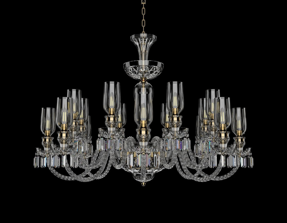 Lustre en cristal complet de face sur fond noir, montrant ses bras lumineux