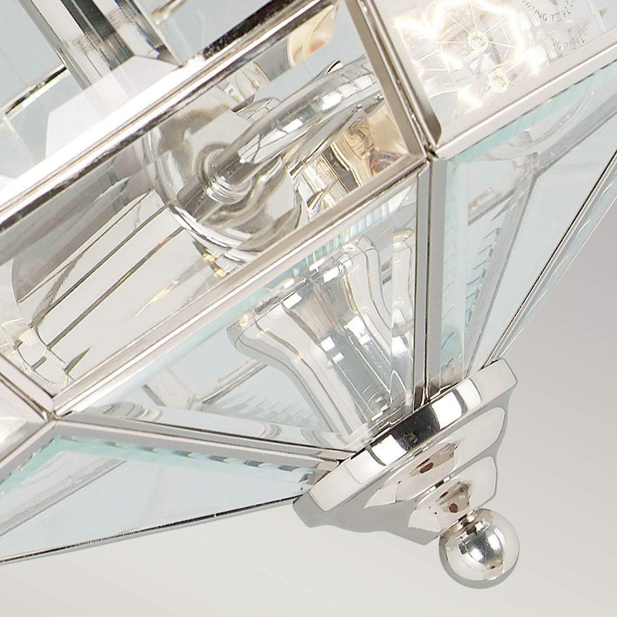 Détail du bas du luminaire avec la bille et les fixations de verre