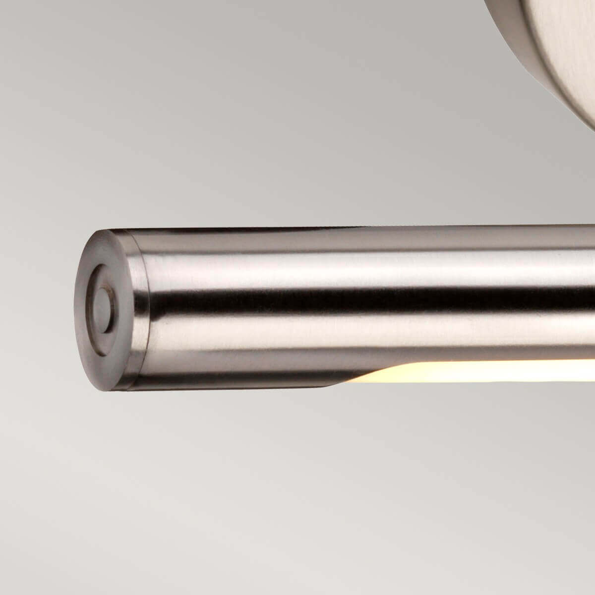 Détail de l'extrémité du tube nickel et de la lumière chaude diffusée