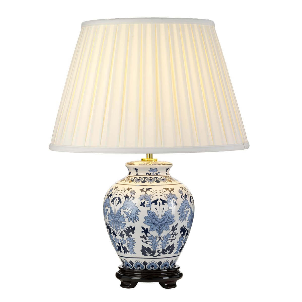 Lampe à poser de face, pied en céramique bleu et blanc, abat-jour plissé