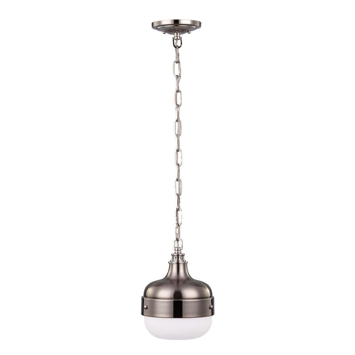 Vue de face du luminaire suspendu avec chaîne et verre blanc.
