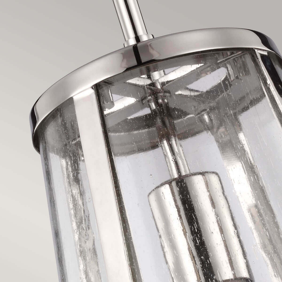 Vue rapprochée de l'intérieur, douille et tige traversant le verre