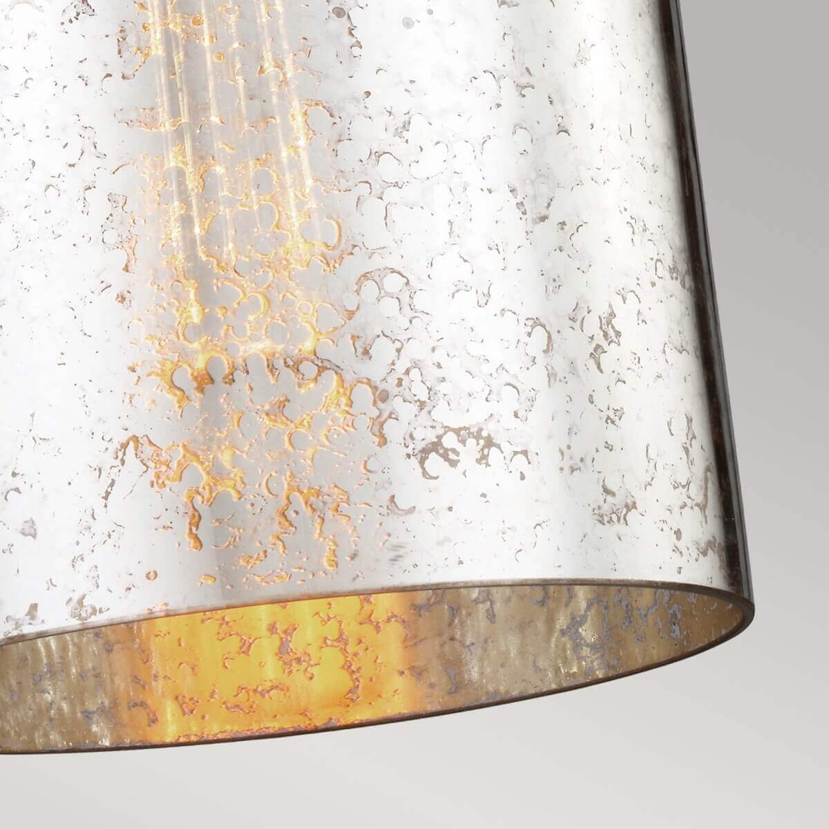 Zoom sur la texture tachetée du verre teinté éclairé de l'intérieur