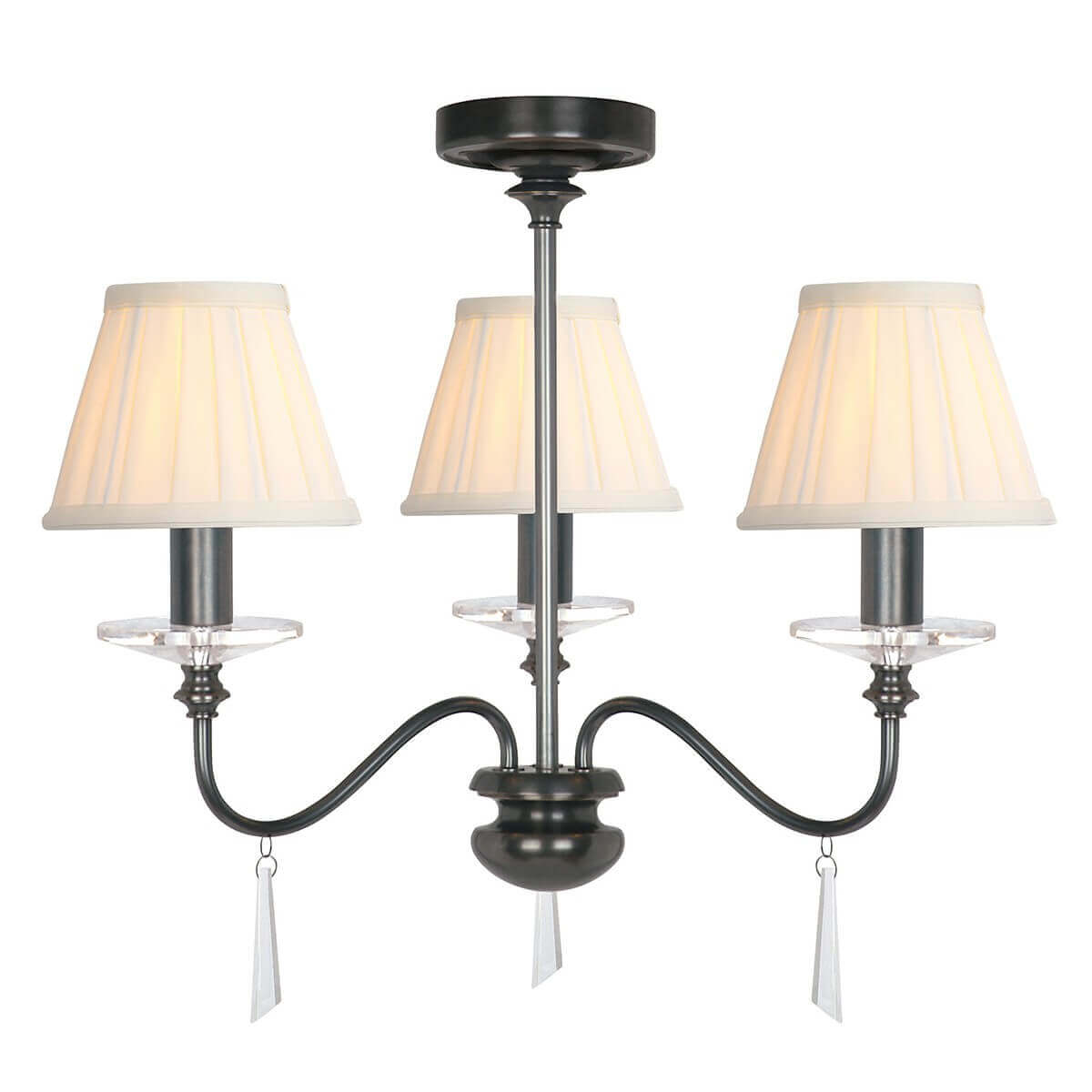 Lustre trois lumières avec abat-jours plissés blancs et finition bronze.