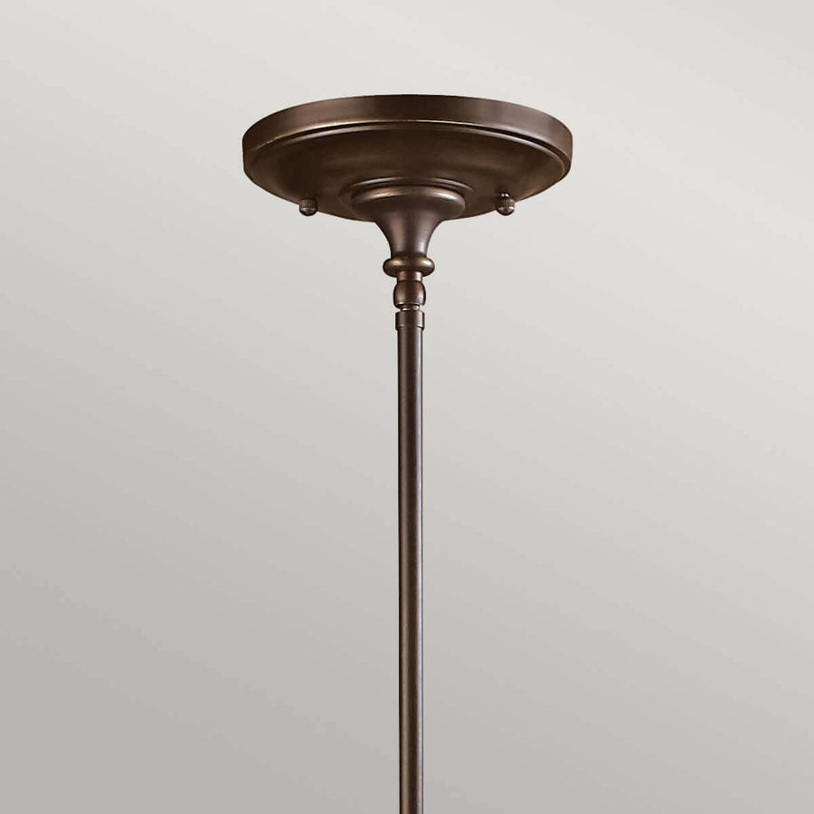 Détail de la fixation au plafond et de la tige verticale en bronze.