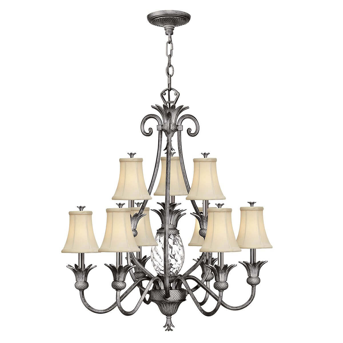 Lustre à dix lumières vu de face, abat-jours crème et monture nickel