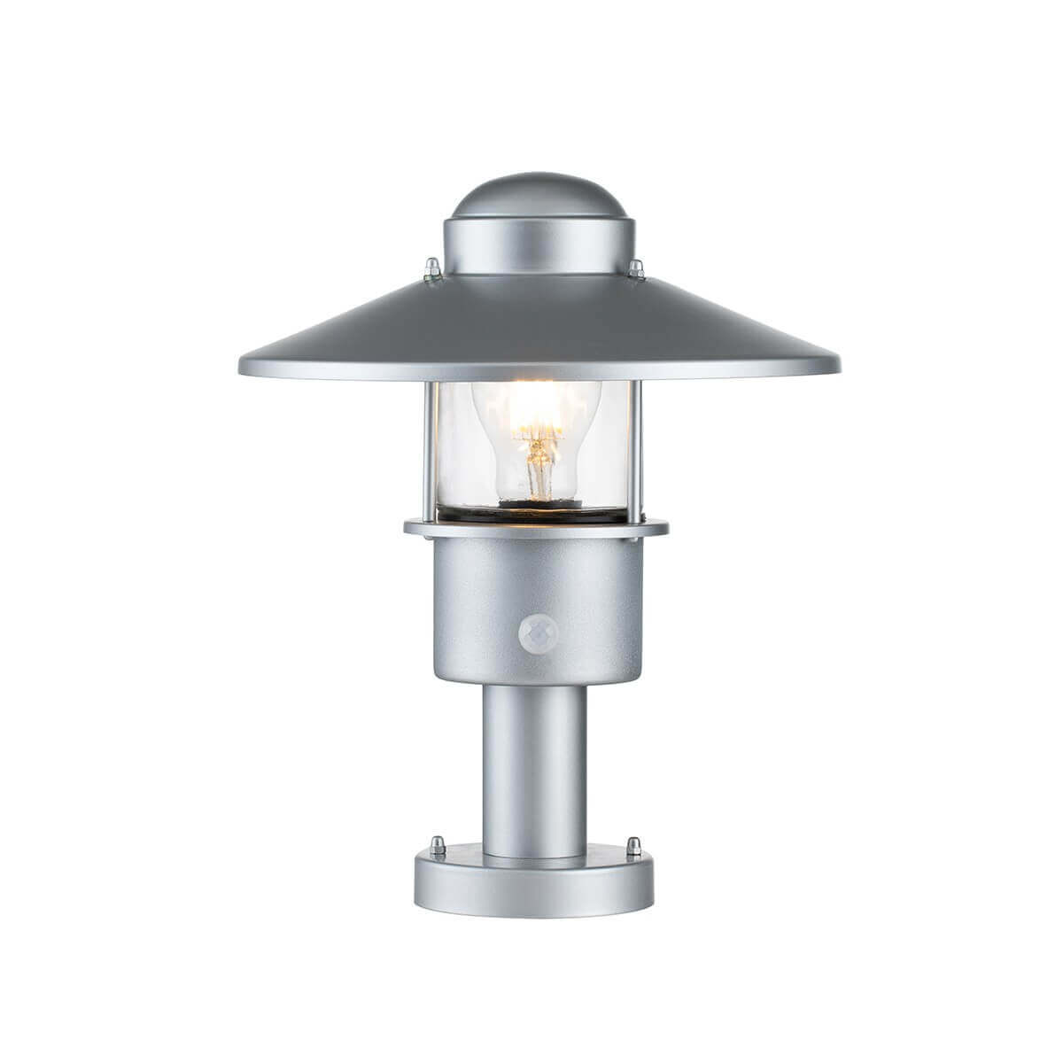 Lampadaire extérieur argenté de face avec ampoule allumée sur fond blanc