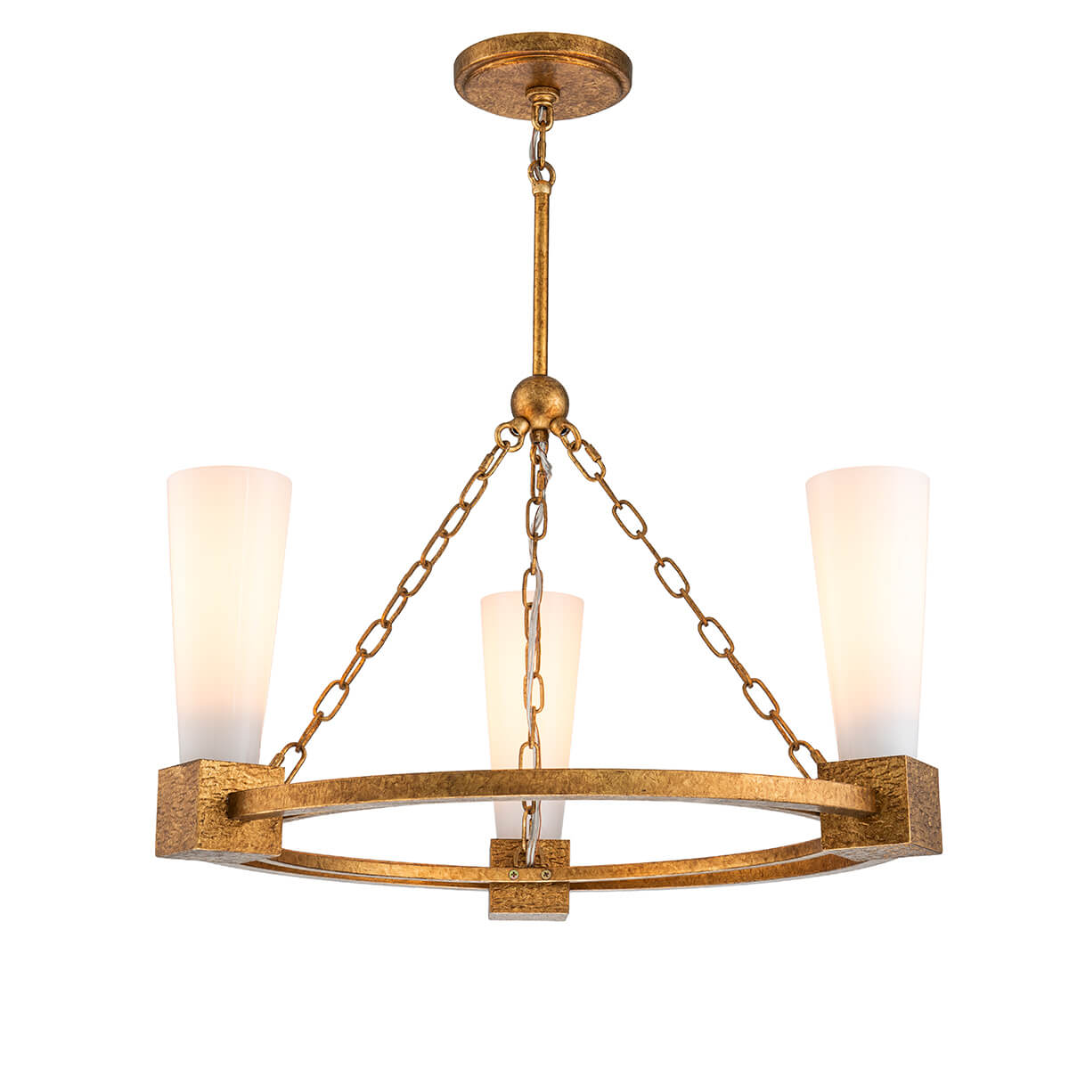 Lustre doré à trois diffuseurs opalins cylindriques suspendu, vue de face sur fond blanc.
