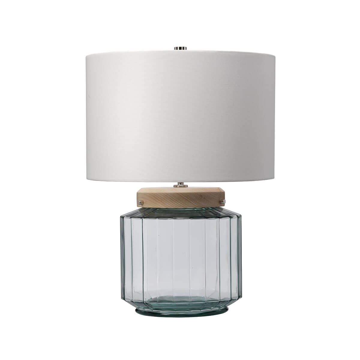 Lampe à poser vue de face, éteinte, abat-jour blanc et base en verre côtelé