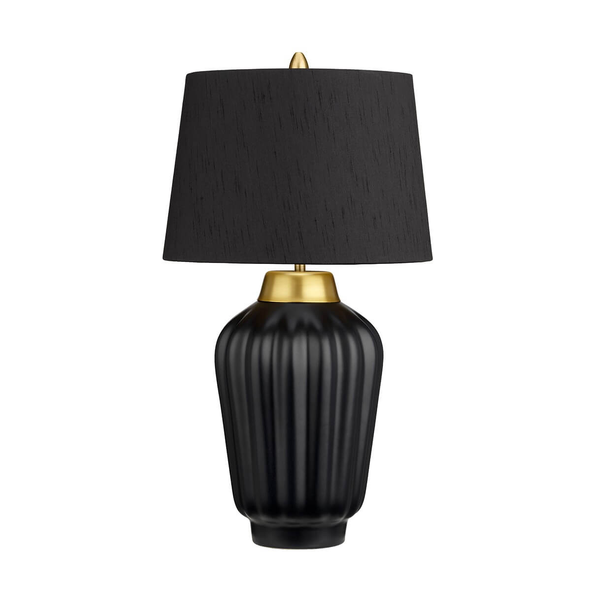 Lampe à poser vue de face, abat-jour noir et base céramique cannelée
