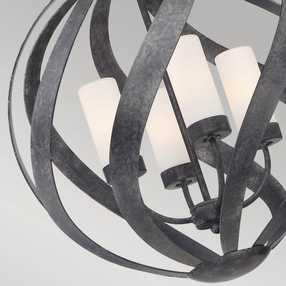 Suspension extérieure Blacksmith 4 lumières noire et opale, verre