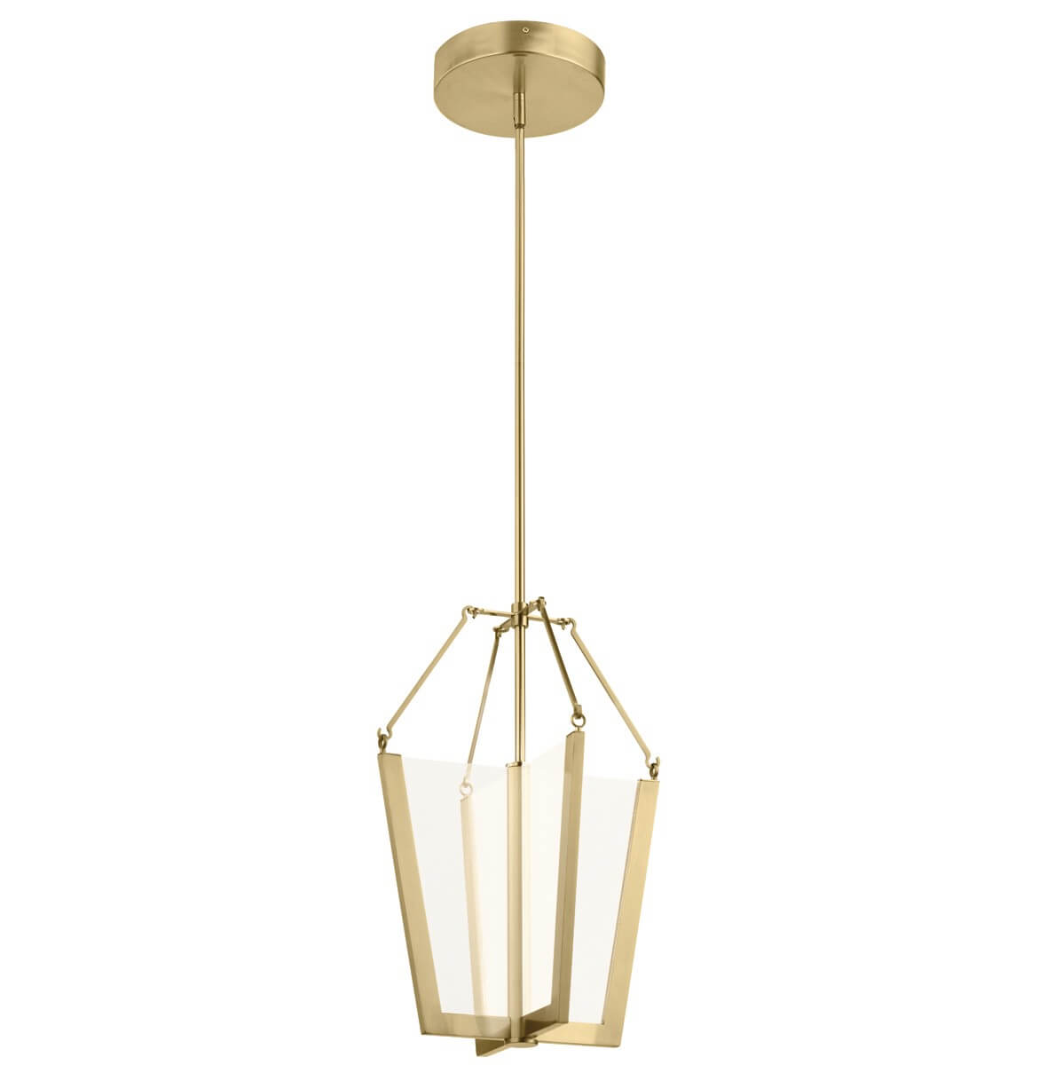 Vue de face de la suspension dorée avec sa structure en lanterne géométrique.