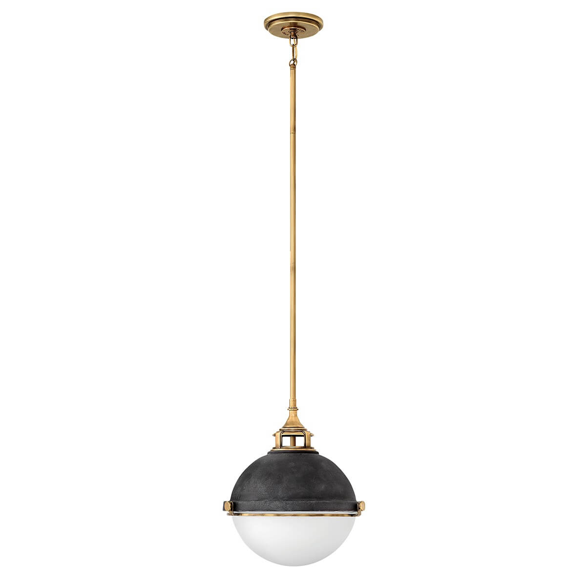 Vue de face de la suspension complète, tige en laiton et globe en verre blanc