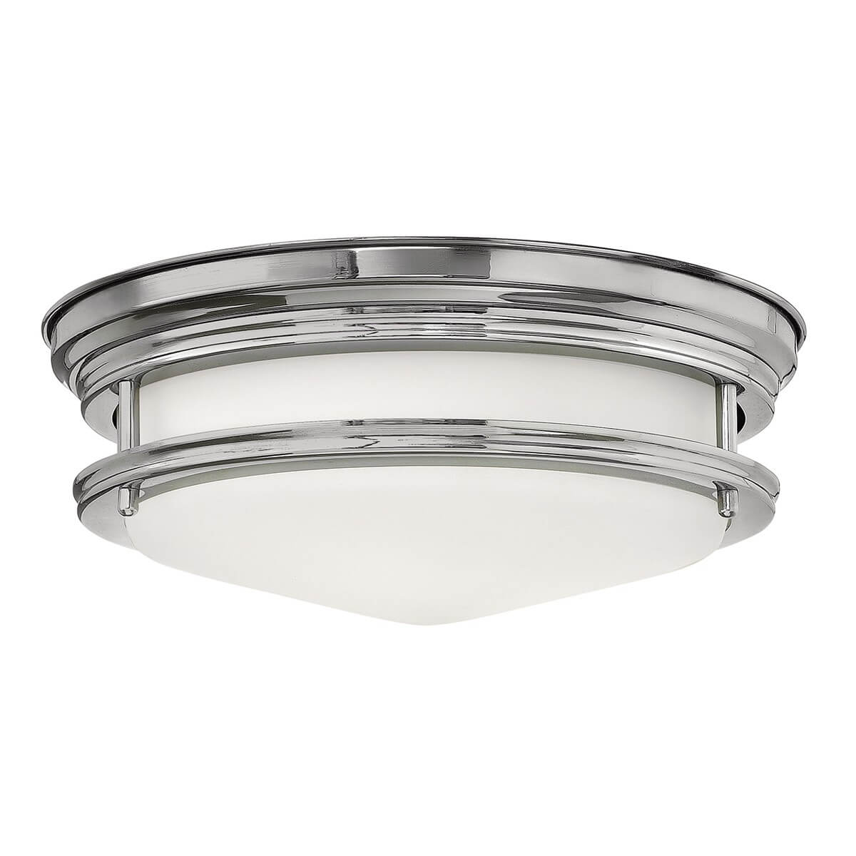 Plafonnier rond en verre blanc et chrome, photographié de trois quarts face.