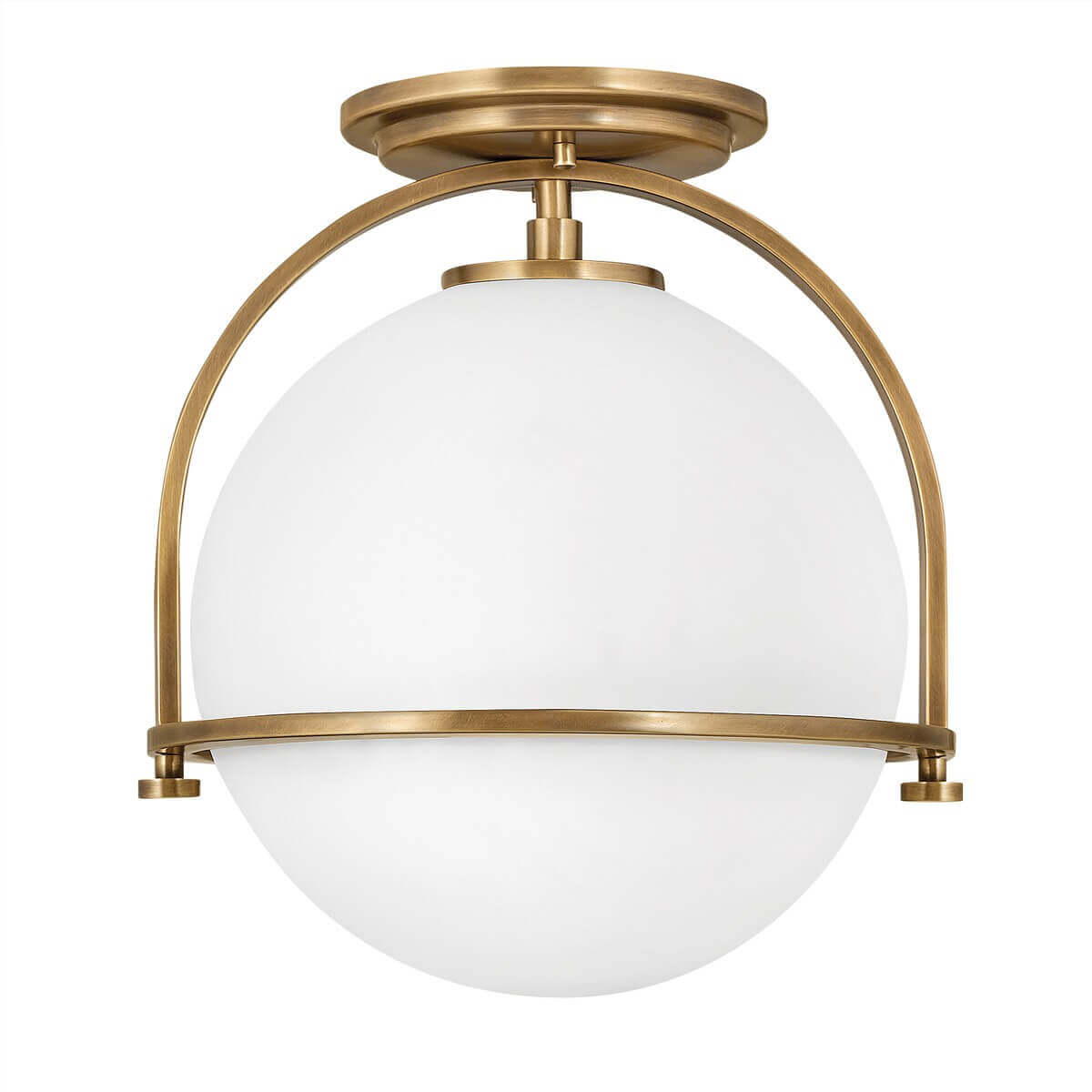 Vue de face du plafonnier en laiton avec globe de verre opale blanc