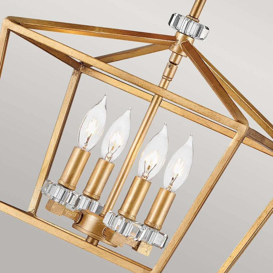 Vue rapprochée des quatre douilles et ampoules dans la cage
