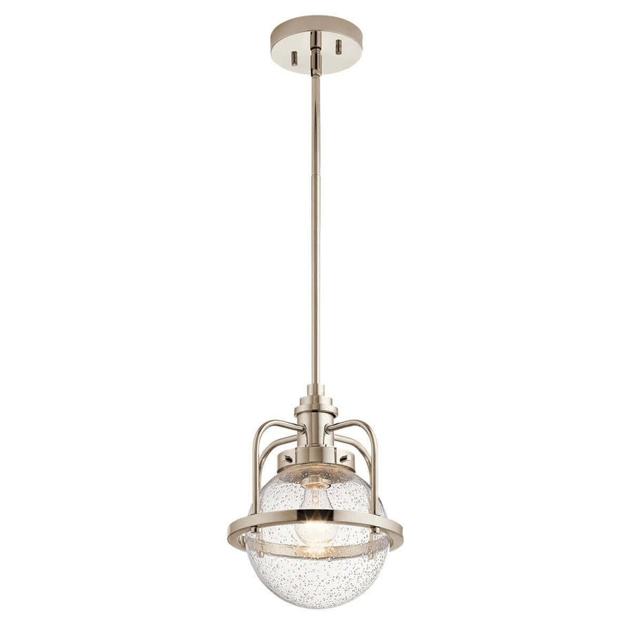 Suspension complète en nickel poli avec globe en verre moucheté, vue sur fond blanc.
